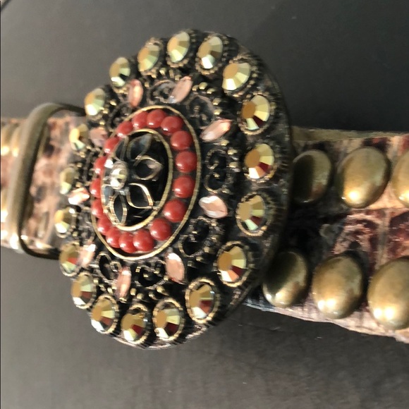 JEWELED BRASS STUDDED GOLD METALLIC LEATHER BELT - Picture 5 of 16